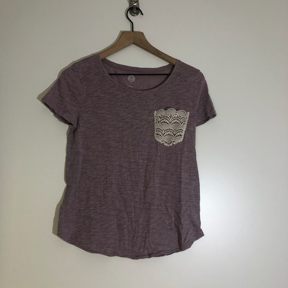 Juniors Cute t shirt with lace pocket. Size S